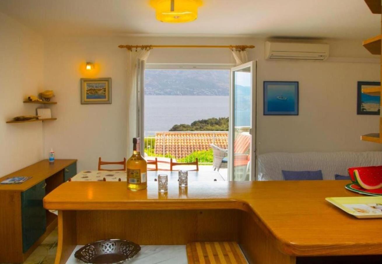 Apartments Damir - 80 M From Beach Postira Dış mekan fotoğraf